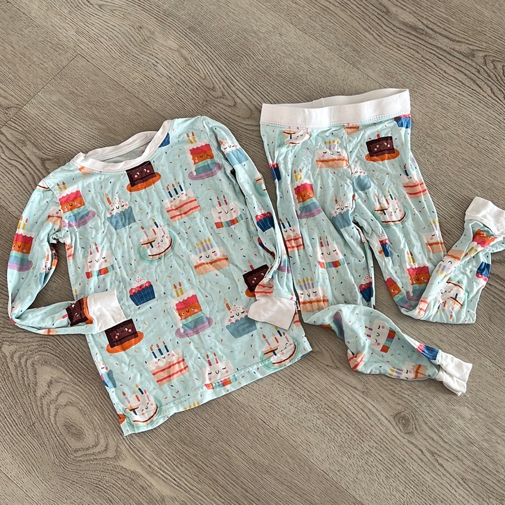 Little sleepies 2T 2 piece bday pjs